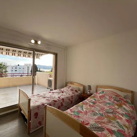 Superbe T3 Au Lavandou Avec Balcon Et Parking - Fr-1-308-205 Le Lavandou