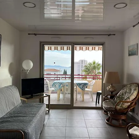 Superbe T3 Au Lavandou Avec Balcon Et Parking - Fr-1-308-205
